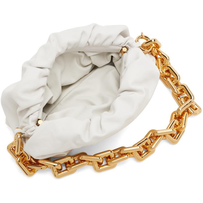 Bottega Veneta White 'The Chain Pouch' Clutch - Embrayage de Bottega Veneta White 'The Chain Pouch' - Bottega 베네타 화이트 '체인 파우치'클러치
