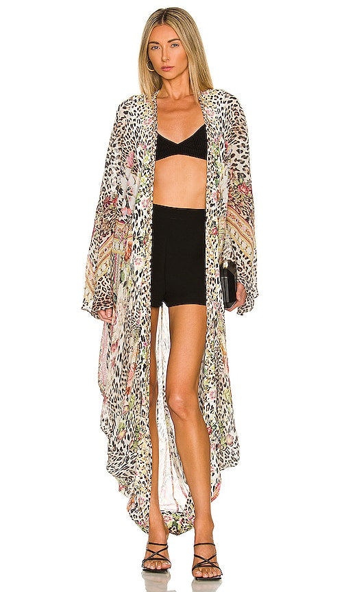 Camilla Long Sleeve Cape in Beige Cape à manches longues camilla en beige 米色的卡米拉长袖斗篷