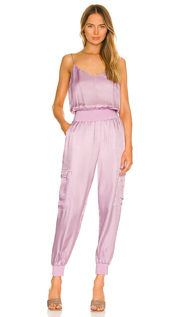 Cinq a Sept Amia Jumpsuit in Lavender Cinq a Sept Amia Suit en lavande Cinq A Sept Amia连身裤穿着薰衣草