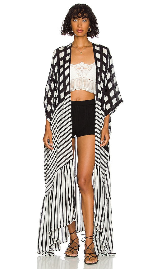 Free People Kenna Ruffle Kimono in Black Personnes libres Kenna Ruffle Kimono en noir 自由人肯纳·荷叶边和服黑色