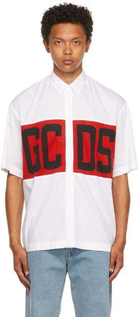 GCDS White Knit Logo Short Sleeve Shirt - Chemise à manches courtes de logo en tricot blanc GCDS - GCDS 화이트 니트 로고 짧은 소매 셔츠