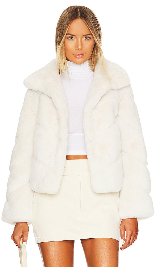 Generation Love Logan Faux Fur Coat in White Génération Love Logan Faux Fur Matel en blanc 一代爱洛根人造皮草外套白色