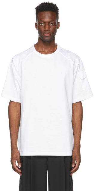 Juun.J White Logo Sleeve-Pocket T-Shirt - T-shirt de poche à manches de logo de juun.j - Juun.j 화이트 로고 슬리브 포켓 티셔츠