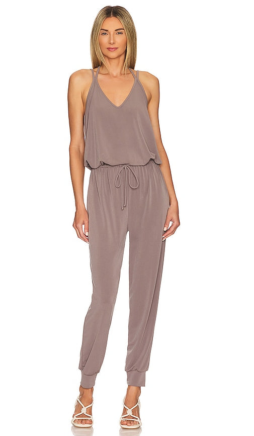 Lanston Double Strap Jumpsuit in Grey Lanston Double sangle à saut en gris Lanston双带连身裤穿着灰色