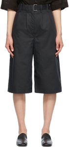 Lemaire Navy Silk Pleated Bermuda Shorts - Short de Bermudes plissé de la soie marine Lemaire - lemaire 해군 실크는 버뮤다 반바지를 주름 잡았다