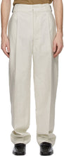 Lemaire Off-White Pleated Military Chino Trousers - Pantalon militaire militaire plissé de Lemaire blanc cassé - Lemaire 오프 화이트 Pleated 군사 치노 바지