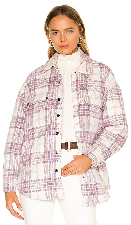 Lovers and Friends Conlee Quilted Shacket in Lavender Amateurs et amis CONLEE CHACKET MANDÉE EN LAVENDER 恋人和朋友康利（Conlee）缝的棚子