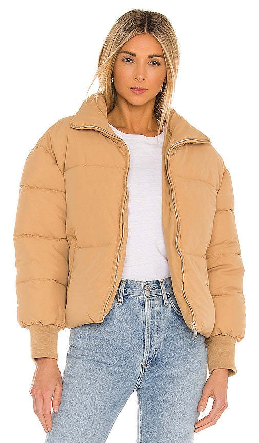 Lovers and Friends Jillian Puffer Jacket in Nude Amateurs et amis Jillian Puffer Veste en nu 恋人和朋友Jillian Puffer夹克裸体