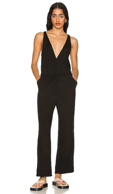 Lovers and Friends Melina Jumpsuit in Black Amateurs et amis Melina Jumps Cuit en noir 恋人和朋友梅丽娜（Melina）穿着黑色的连身裤