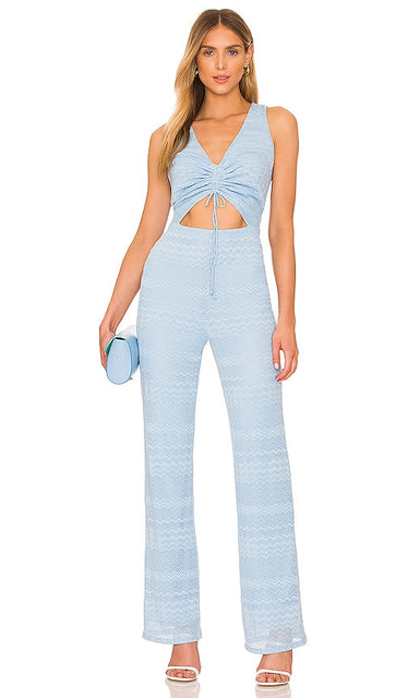 Lovers and Friends Sharon Jumpsuit in Baby Blue Amateurs et amis Sharon Suit en bleu bébé 恋人和朋友沙龙穿着淡蓝色的连身裤