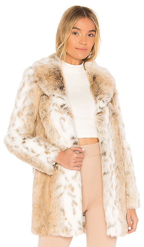 MAJORELLE Tatiana Faux Fur Coat in Nude MAJACHELLE TATIANA FAUX FUR FURT en nude Majorelle Tatiana人造皮毛裸色