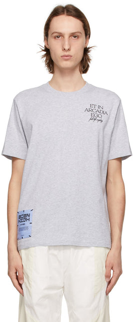 MCQ Grey Relaxed Logo 'Arcadia Ego' T-Shirt - MCQ gris Logo relaxé 'Arcadia Ego' T-shirt - MCQ 그레이 편안한 로고 'Arcadia Ego'티셔츠