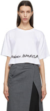 MM6 Maison Margiela White Logo Cropped T-Shirt - MM6 MAISON MARGIELA T-shirt recadré de logo blanc - MM6 Maison Margiela White 로고가 잘린 티셔츠를 자른 것입니다
