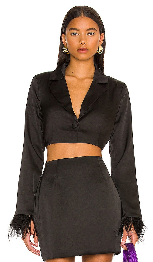 MORE TO COME Julia Blazer Top in Black Plus à venir Julia Blazer Top en noir 朱莉娅·布拉泽（Julia Blazer）的黑色朱莉娅·布拉泽（Julia Blazer）