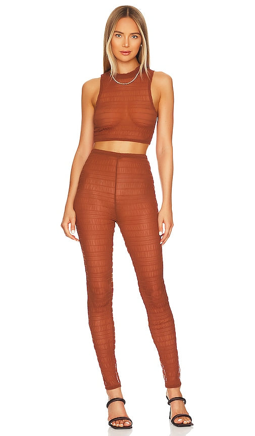 MORE TO COME Maxine Ruched Pant Set in Brown Plus à venir Maxine Pant rucdise en marron 还有更多的Maxine Ruched裤子套装在棕色