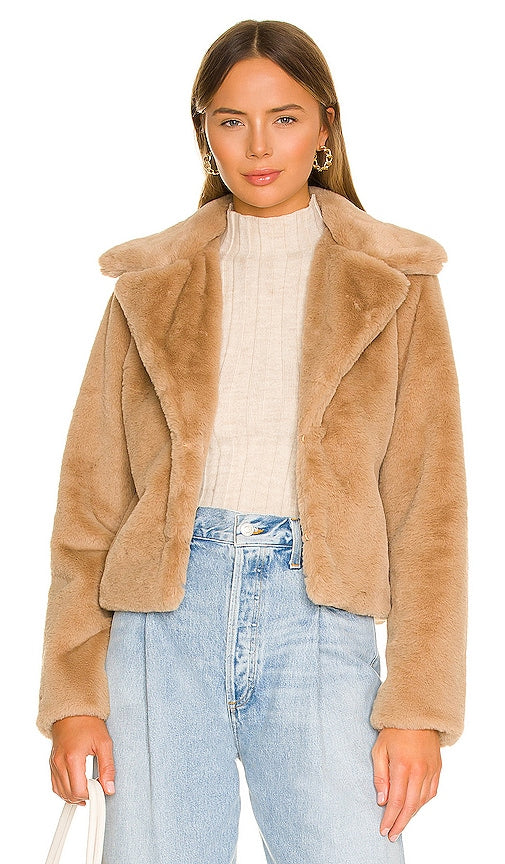 MORE TO COME Payton Faux Fur Jacket in Beige Plus à venir Payton Faux Fur Veste à Beige 米色的Payton人造皮草外套还有更多