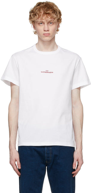 Maison Margiela White Distorted Logo T-Shirt - MAISON MARGIELA T-shirt logo déformé blanc - Maison Margiela 화이트 로고 티셔츠를 왜곡했습니다