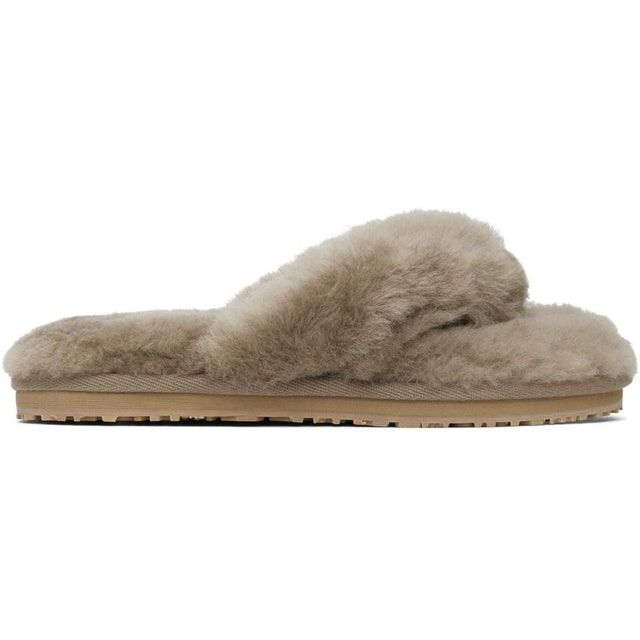 Mou SSENSE Exclusive Taupe Sheepskin Zori Flip Flop Sandals - MOU SSENSE EXCLUSIVE TAUCHE STREPKIN ZORI Flip Sandales de flop - Mou Ssense 독점적 인 Taupe 양 가죽 Zori 플립 플롭 샌들