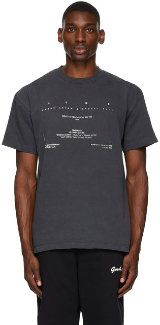 Mr. Saturday Grey Larry Levan T-Shirt - M. Samedi Samedi Grey Larry Levan T-shirt - 씨 토요일 그레이 래리 레반 티셔츠