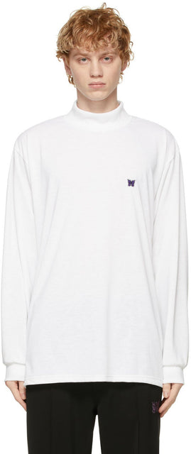 Needles White Mock Neck Logo Long Sleeve T-Shirt - T-shirt à manches longues à manches longues à manches longues - 바늘 흰색 모의 목 로고 긴 소매 티셔츠
