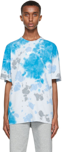 Nike Blue Tie-Dye Sportswear Premium Essentials T-Shirt - Nike Blue Teams Sportswear Premium Essentials T-shirt - 나이키 블루 타이 염료 스포츠웨어 프리미엄 필수품 티셔츠