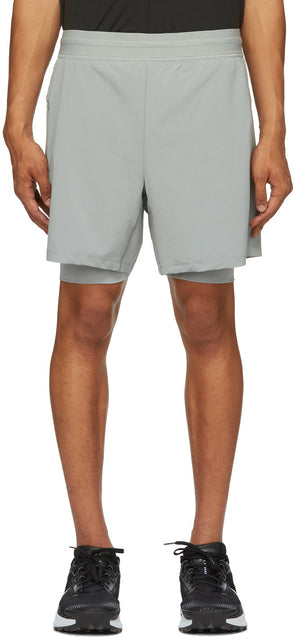 Nike Grey 2-in-1 Yoga Shorts - Short de yoga Nike Grey 2 en 1 - 나이키 그레이 2-in-1 요가 반바지