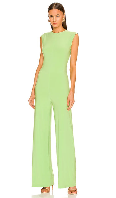 Norma Kamali Sleeveless Jumpsuit in Green Norma Kamali Sans Suit sans manches en vert 诺玛·卡玛利（Norma Kamali）无袖连身裤穿着绿色