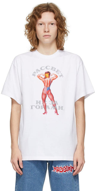 Rassvet White Graphic Print T-Shirt - T-shirt imprimé graphique blanc Rassvet - Rassvet 흰색 그래픽 인쇄 티셔츠