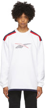 Reebok Classics White Classic Team Sports Crew Sweatshirt - Sweat-shirt d'équipage de sport classique de Reebok Classics - Reebok 고전 화이트 클래식 팀 스포츠 크루 스웨터