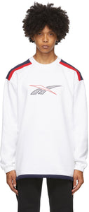Reebok Classics White Classic Team Sports Crew Sweatshirt - Sweat-shirt d'équipage de sport classique de Reebok Classics - Reebok 고전 화이트 클래식 팀 스포츠 크루 스웨터