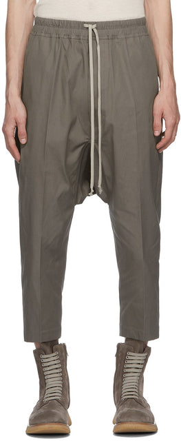Rick Owens Taupe Cropped Drawstring Trousers - Pantalon à cordon recadré de Rick Owens Taupe - Rick Owens Taupe는 러닝 드로 스트링 바지를 잘랐습니다