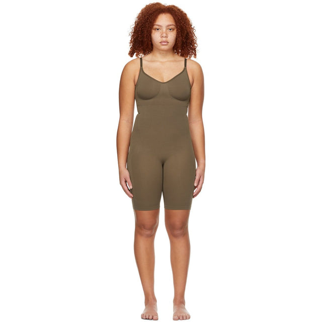 SKIMS Brown Seamless Sculpting Mid-Thigh Bodysuit - Skims Brown sans soudure Sculpture Body Mid-Thigh - kims 갈색 원활한 sculpting 중반 허벅지 bodysuit.