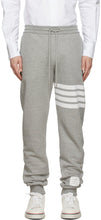 Thom Browne Grey Engineered 4-Bar Lounge Pants - Thom Browne Browne Grey Butenged Pantalon de 4 bar - Thom Browne Gray는 4-Bar Lounge Pants를 설계했습니다