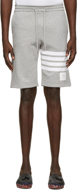 Thom Browne Grey Engineered 4-Bar Shorts - Thom Browne Grey Britiseur de 4 barres - Thom Browne Gray는 4- 바 반바지를 설계했습니다