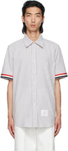 Thom Browne Grey Seersucker Stripe Short Sleeve Shirt - Thom Browne Grey Stripe Stripe Shirt à manches courtes - Thom Browne Gray Seersucker 스트라이프 짧은 소매 셔츠