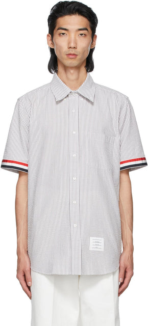 Thom Browne Grey Seersucker Stripe Short Sleeve Shirt - Thom Browne Grey Stripe Stripe Shirt à manches courtes - Thom Browne Gray Seersucker 스트라이프 짧은 소매 셔츠