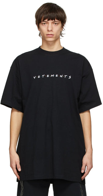 VETEMENTS Black Friendly Logo T-Shirt - T-shirt de logo sympathique noir - vetements 검은 친화적 인 로고 티셔츠