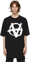 VETEMENTS Black Oversized Anarchy Gothic Logo T-Shirt - T-shirt de logo gothique d'anarchie surdimensionné noir surdimensionné - vetements 검은 색 대형 무정부 고딕 로고 티셔츠