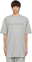 VETEMENTS Grey Friendly Logo T-Shirt - T-shirt de logo amical gris - 회색 친화적 인 로고 티셔츠를 vetements