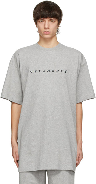 VETEMENTS Grey Friendly Logo T-Shirt - T-shirt de logo amical gris - 회색 친화적 인 로고 티셔츠를 vetements