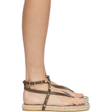 Valentino Beige Valentino Garavani Raffia Rockstud Sandals - Valentino Beige Valentino Garavani Raffia Rockstud Sandales - Valentino Beige Valentino Garavani 라피아 록 스튜디오 샌들