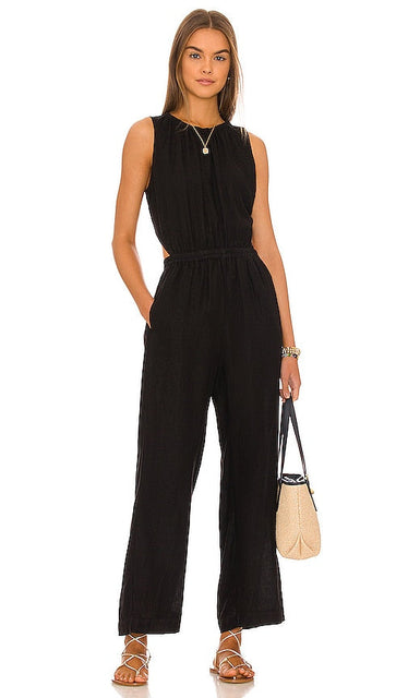 Velvet by Graham & Spencer Vivi Jumpsuit in Black Velvet par Graham & Spencer Vivi Jumps Cuit en noir Velvet的Graham＆Spencer Vivi连身裤穿着黑色