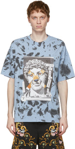 Versace Jeans Couture Blue Hey Reilly Edition Tie-Dye Print T-Shirt - Versace Jeans Couture Blue Hey Hey Reilly Edition T-shirt Imprimer T-shirt Imprimer - 베르사체 청바지 Couture 블루 헤이 레이 리용 에디션 타이 염료 인쇄 티셔츠