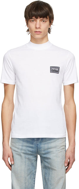 Versace Jeans Couture White Mock Neck Patch Logo T-Shirt - Versace Jeans Couture Blanc T-shirt Patch Col de Cou Blanc - 베르사체 청바지 Couture 화이트 모의 목 패치 로고 티셔츠