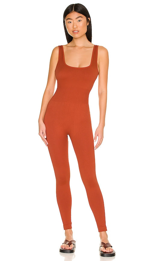 WeWoreWhat Rib Jumpsuit in Rust Nous sommes en train de la combinaison de côtes dans la rouille 韦尔·锈里的肋骨连身裤