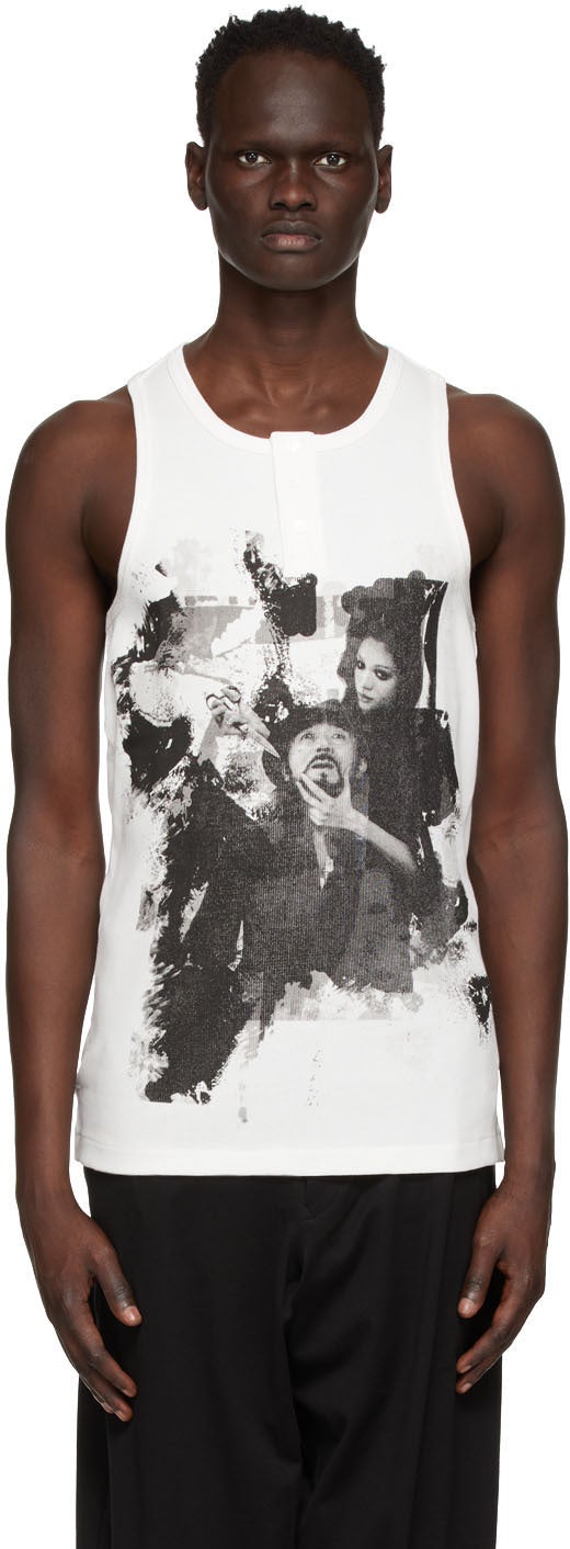 Yohji Yamamoto White This Man Print Henley Tank Top - Yohji Yamamoto White Cet homme Imprimer Henley Débardeur - Yohji Yamamoto White이 남자는 헨리 탱크 탑을 인쇄합니다