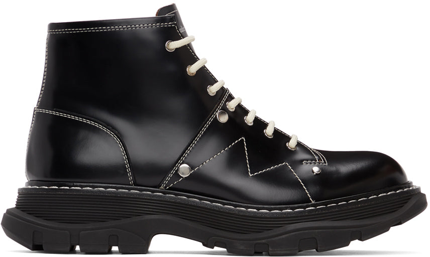 Alexander McQueen Black Contrast Stitch Tread Lace-Up Boots - Bottes à lacets à lacets de point de contraste de la bande de roulement de la bande de roulement - Alexander McQueen 블랙 콘트라스트 스티치 트레드 레이스 업 부츠
