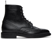 Thom Browne Black Pebble Leather Wingtip Boots - Thom Browne Bottes Wingtip en cuir de caillou noir - Thom Browne 검은 조약돌 가죽 윙팁 부츠