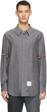 Thom Browne Grey Engineered RWB Stripe Snap Front Shirt - Thom Browne Browne Grey Bande Stripe Snap Tableau avant - Thom Browne 회색 엔지니어링 RWB 스트라이프 스냅 프론트 셔츠