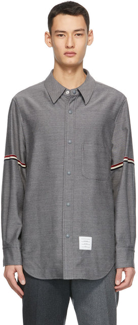 Thom Browne Grey Engineered RWB Stripe Snap Front Shirt - Thom Browne Browne Grey Bande Stripe Snap Tableau avant - Thom Browne 회색 엔지니어링 RWB 스트라이프 스냅 프론트 셔츠